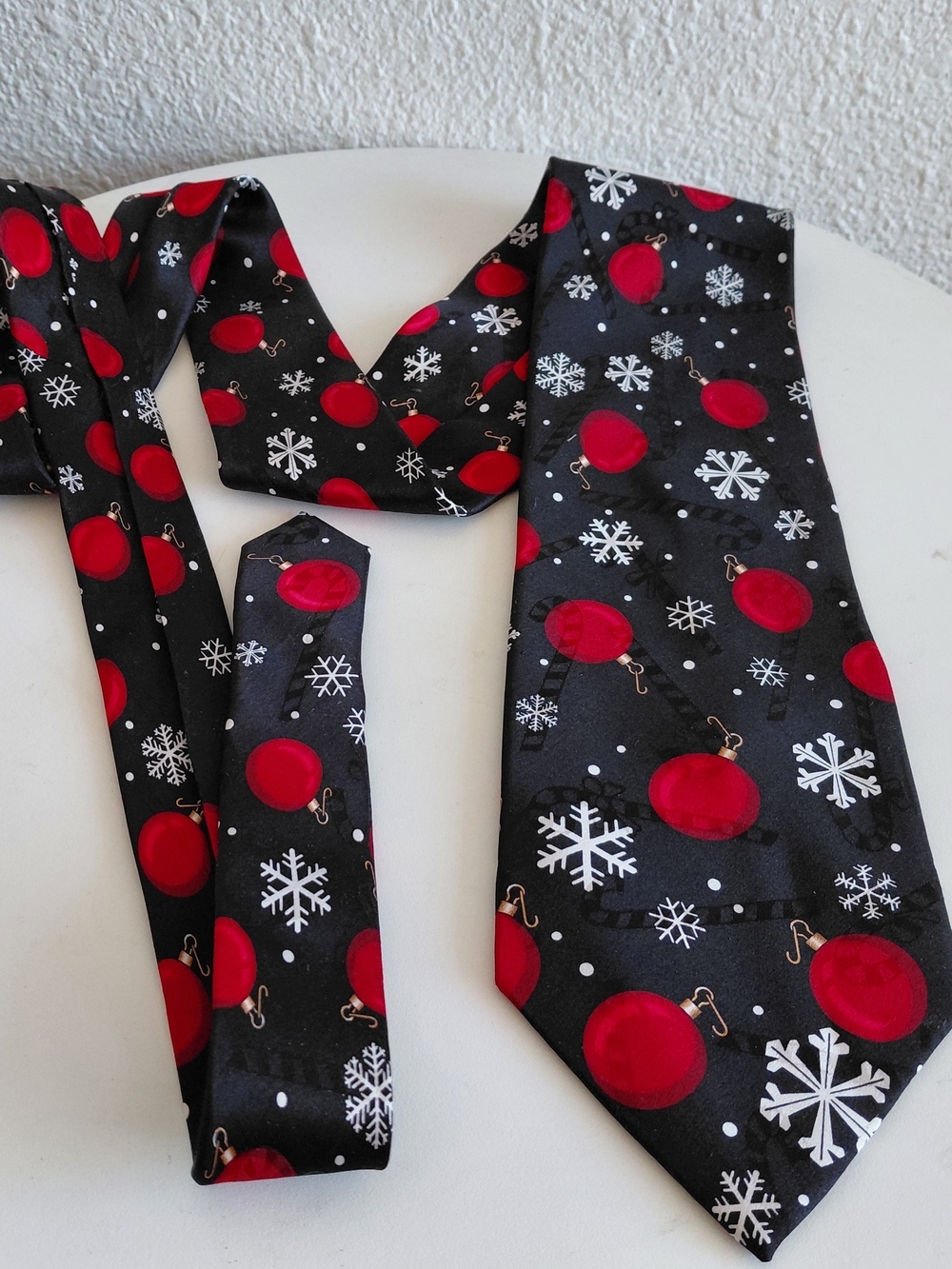 Yule Tie Greetings Christmas Balls Snowflake Hallmark Handmade Silk 100% Necktie